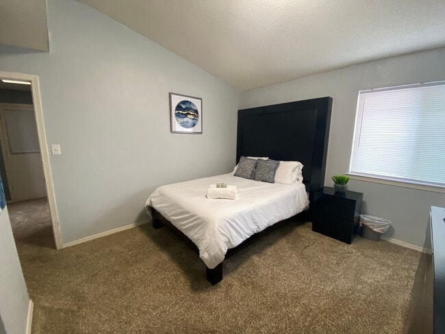 Building Photo - Eastside home for rent in The Tierras