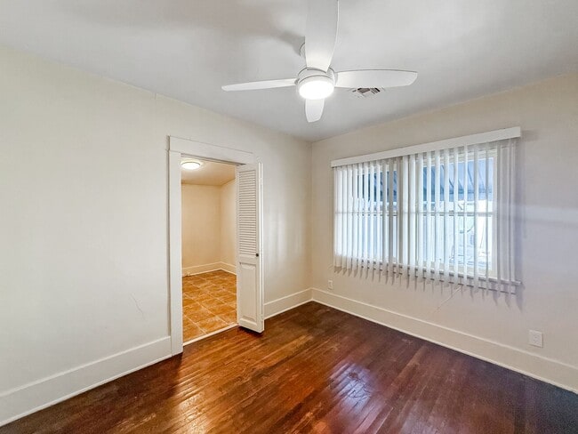Building Photo - Perfectly located 1 Bd/1Ba house with a bo...