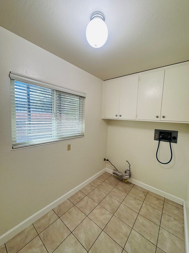 Building Photo - Nice Two-Story in Desired Northgate Neighborhood Available Now!