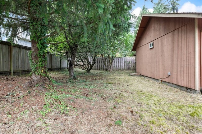 Building Photo - MOVE IN READY! Tumwater rambler 2 beds plus den 1.5 baths. No Pets.