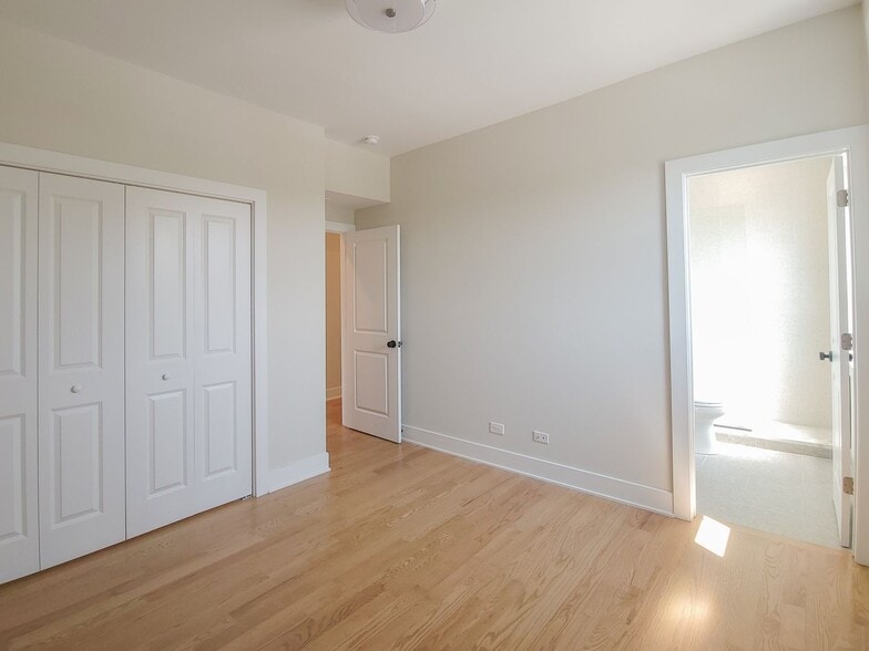 Building Photo - 4409 N Seeley Ave
