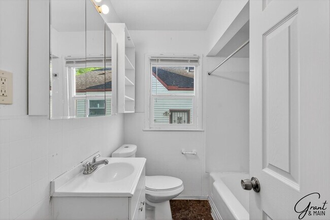 Building Photo - 20259 Oakfield Ave