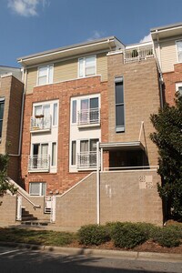 Building Photo - 625 Raphael Place