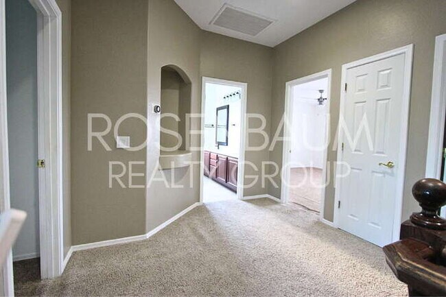 Building Photo - Stunning 4-bedrooms, 3.5 baths home with a...