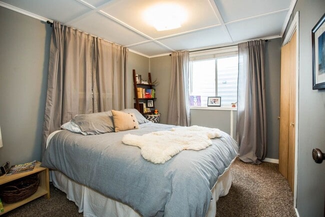 Building Photo - $3,000 - 4 bed / 2 bath Centrally Located Single Family Home in Missoula