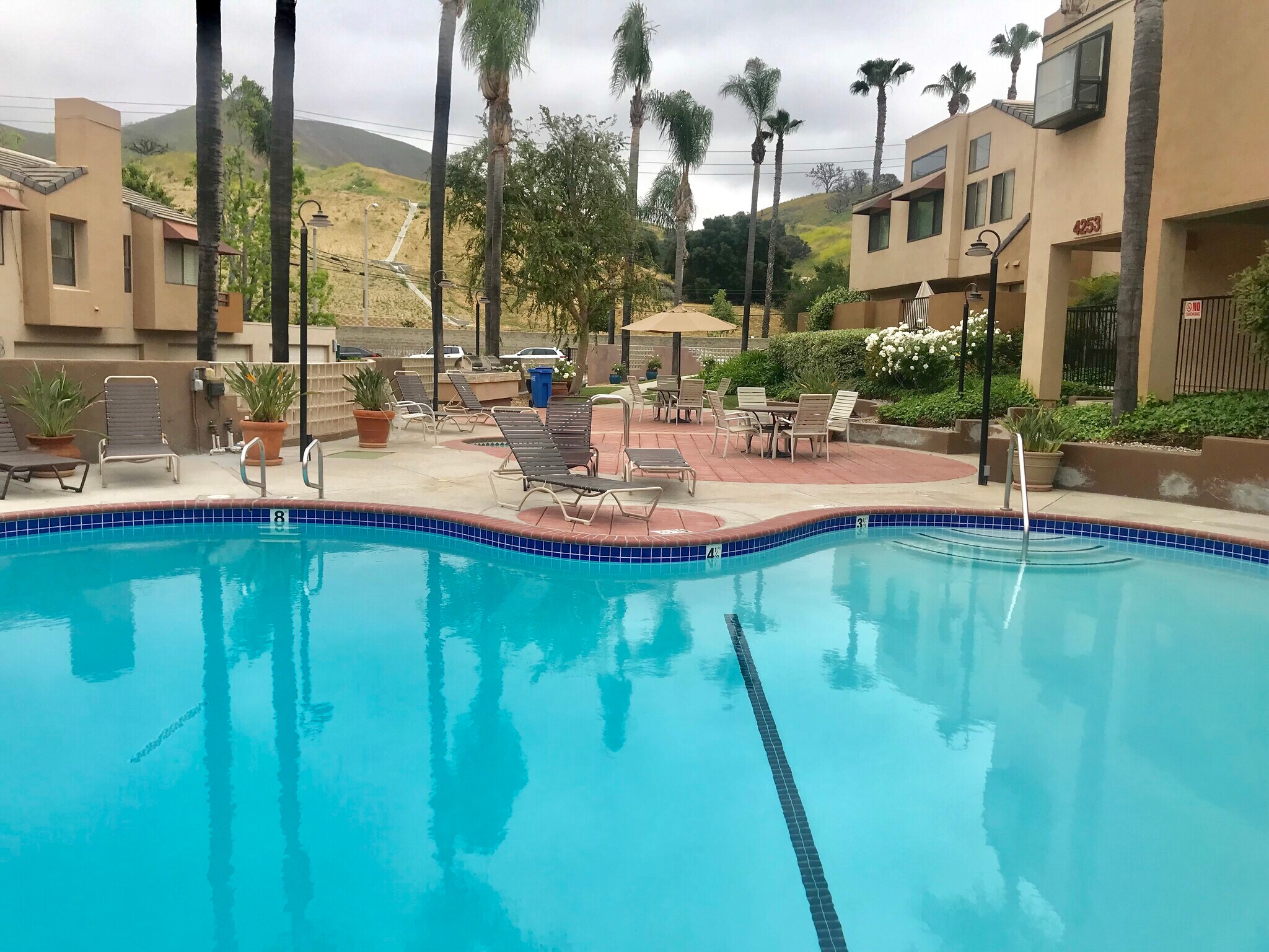 Building Photo - 4255 Las Virgenes Rd