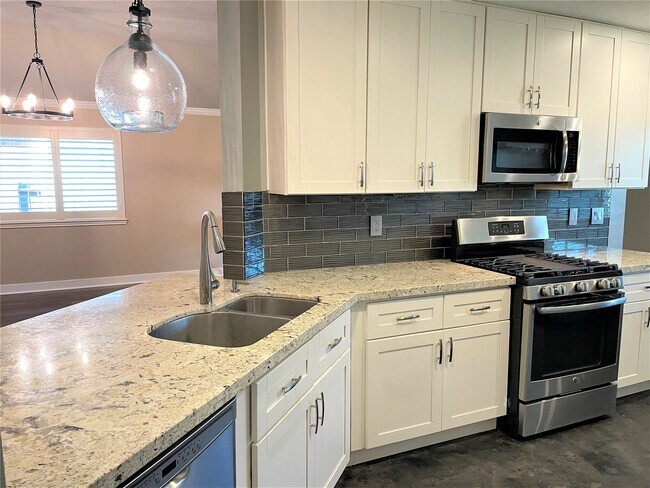 Primary Photo - 15122 Red Cedar Cove Ln