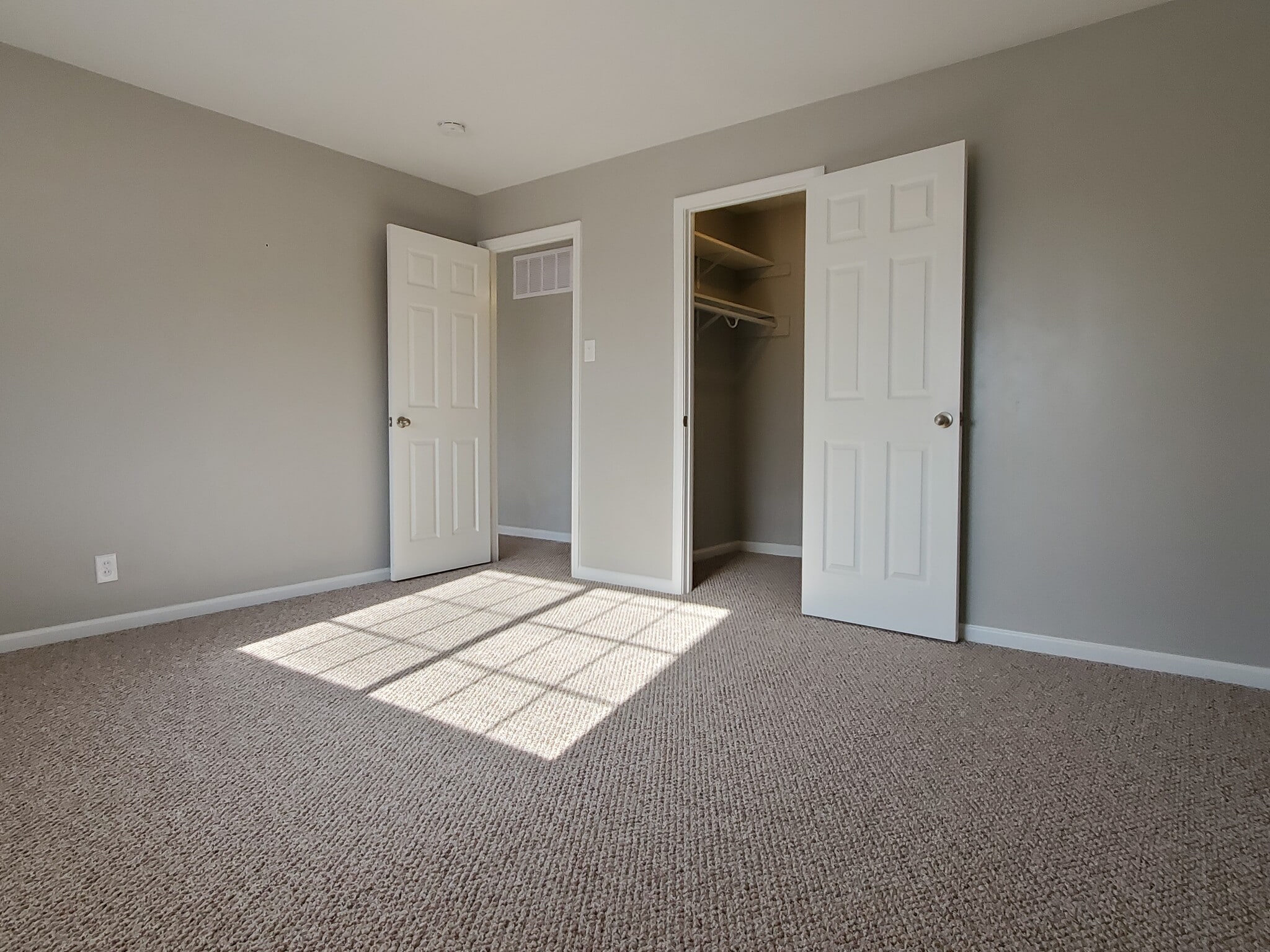 Building Photo - 5526 Humbert Rd