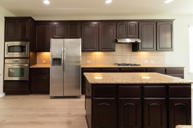 Building Photo - 2102 Monticello Ct