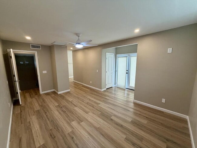 Building Photo - 2029 W Adams St