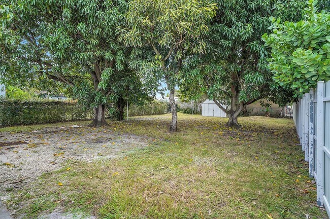 Building Photo - 330 SW 48th Ave