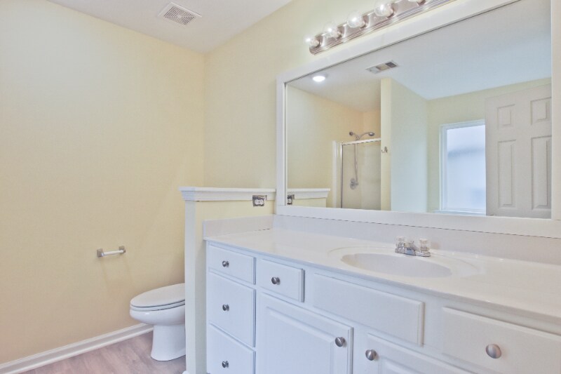 Building Photo - 462 Walnut Woods Dr