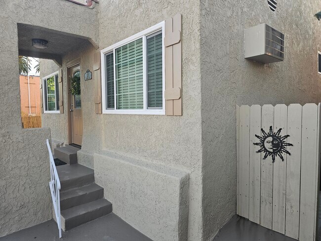 Building Photo - 615 Forest Ave