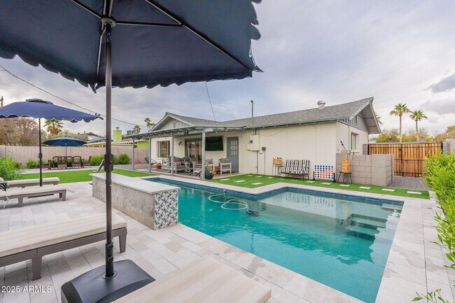 Building Photo - 8725 E Palo Verde Dr