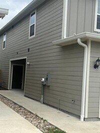 Building Photo - 305 Marsh Ln