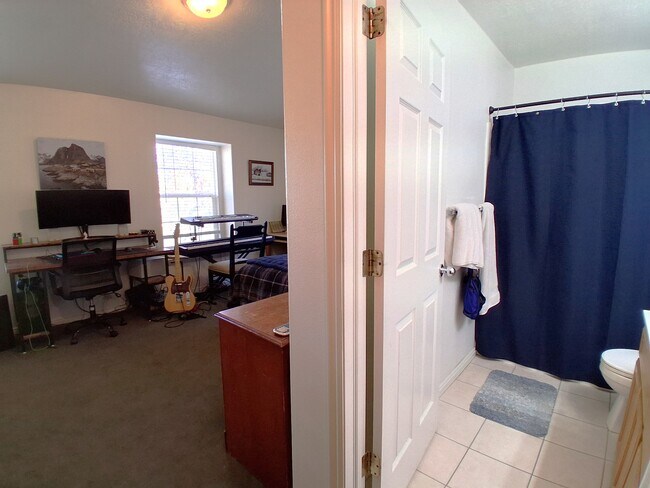 Building Photo - 879 E 350 N