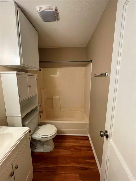 Building Photo - 6211 Chesterfield Ave