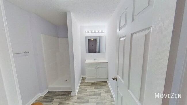 Building Photo - 333 Friendship Dr