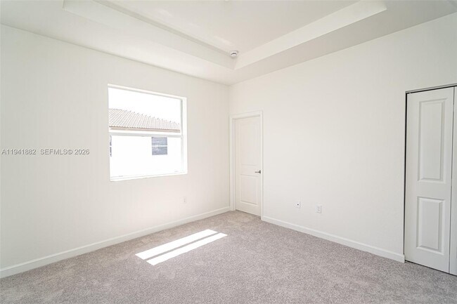 Building Photo - 2646 SE 27th Dr