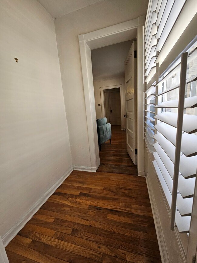 Building Photo - Cap Hill Beautiful 2 Bed Charming and Light Filled condo in the Blenheim