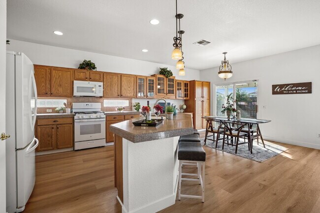 Building Photo - Charming 3-Bedroom Home with Pool