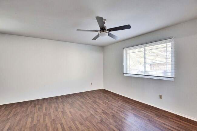 Building Photo - 8002 Croftwood Dr