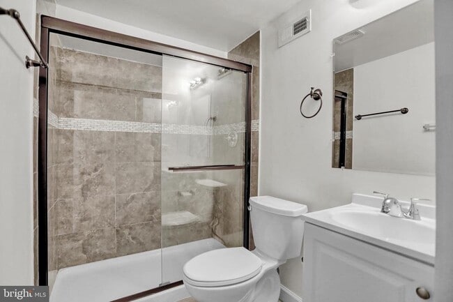 Building Photo - 421 Elrino St