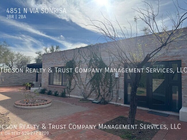 Building Photo - 4851 Vía Sonrisa
