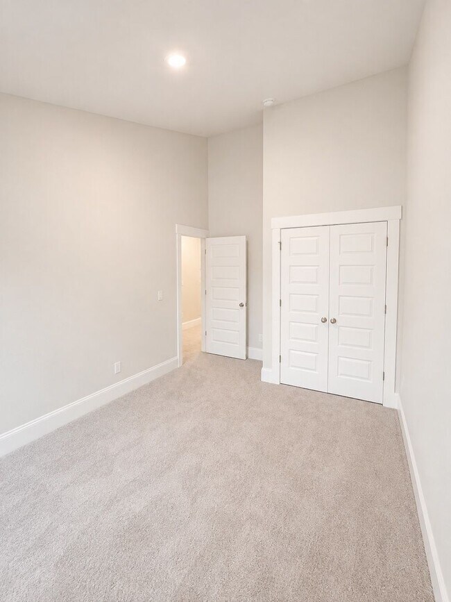 Building Photo - 114 Midmills Ln