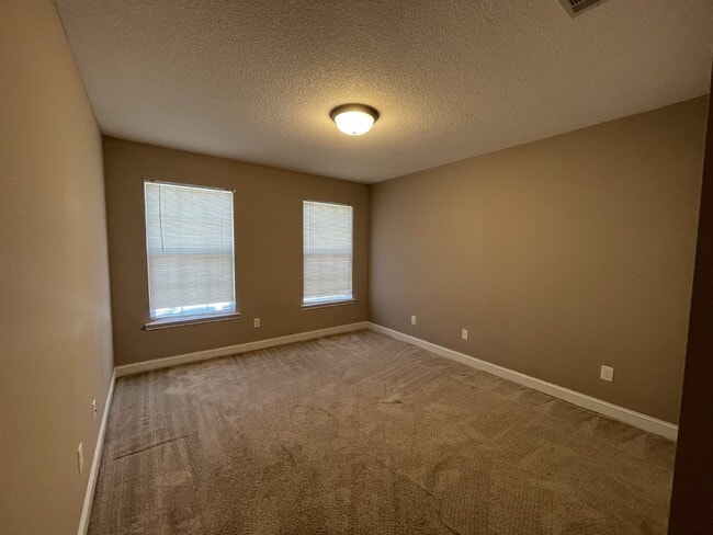 Building Photo - Home For Rent