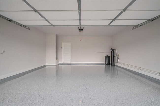 Building Photo - 108 Eliana Shores Dr