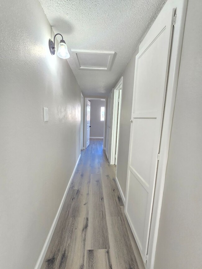 Building Photo - Spacious 4- Bedroom Remodeled Home in Palm...