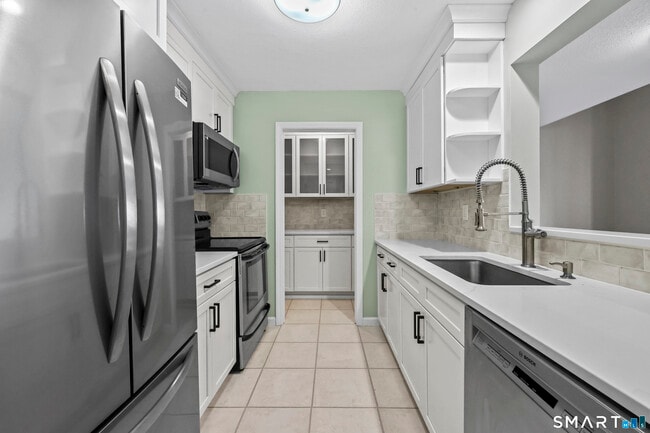 Building Photo - 187 Lovers Ln