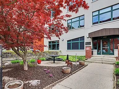 Building Photo - 600 Monroe Ave NW