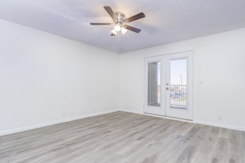 Building Photo - 3 Amanda