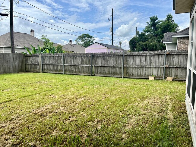 Building Photo - 303 Briarhaven Dr