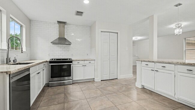 Building Photo - 17135 Yeoman Way