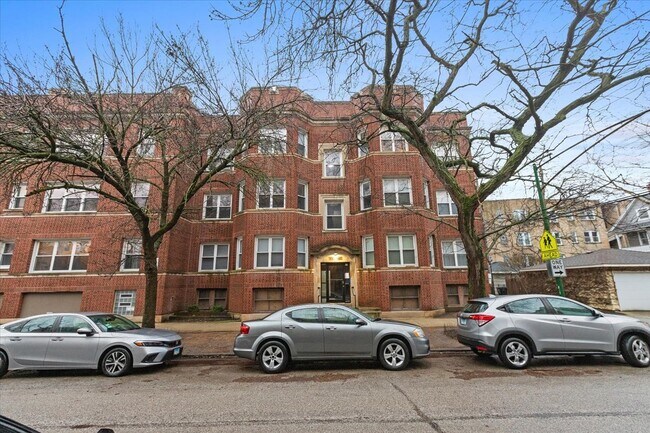 Primary Photo - 1441 W North Shore Ave