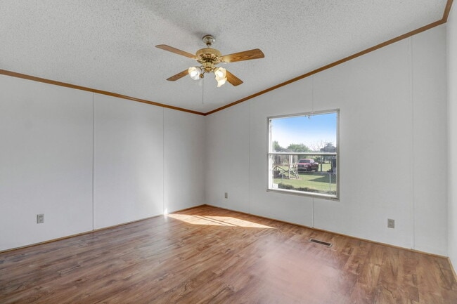 Building Photo - *SPACIOUS HOME IN PIKEVILLE SCHOOL DISTRICT*