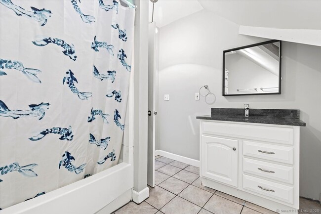 Building Photo - 136 Nash St