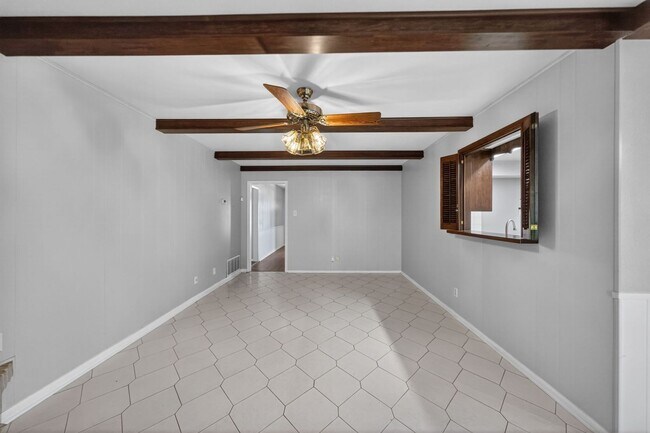 Building Photo - Beautifully refreshed 3-bedroom, 2-bath ranch-style home, located in the sought-after Colonies No...