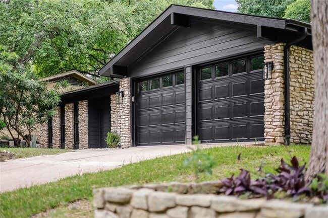 Building Photo - 1707 Fawn Dr