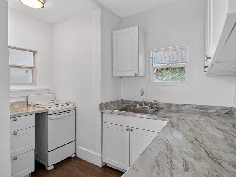 Building Photo - 1909 Monroe St