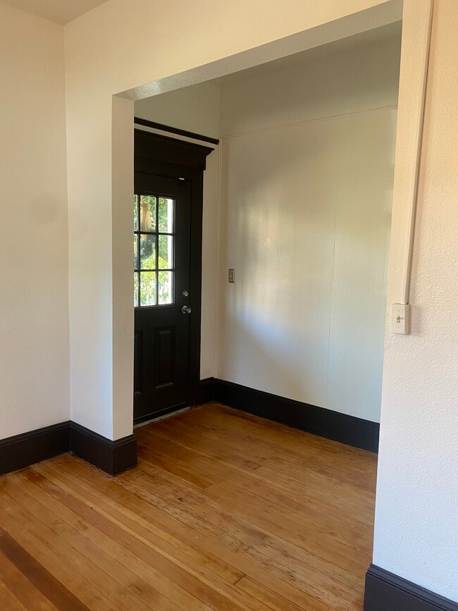 Building Photo - 802 S Trafton St