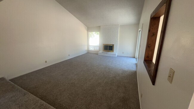 Building Photo - 303 Diane Ct