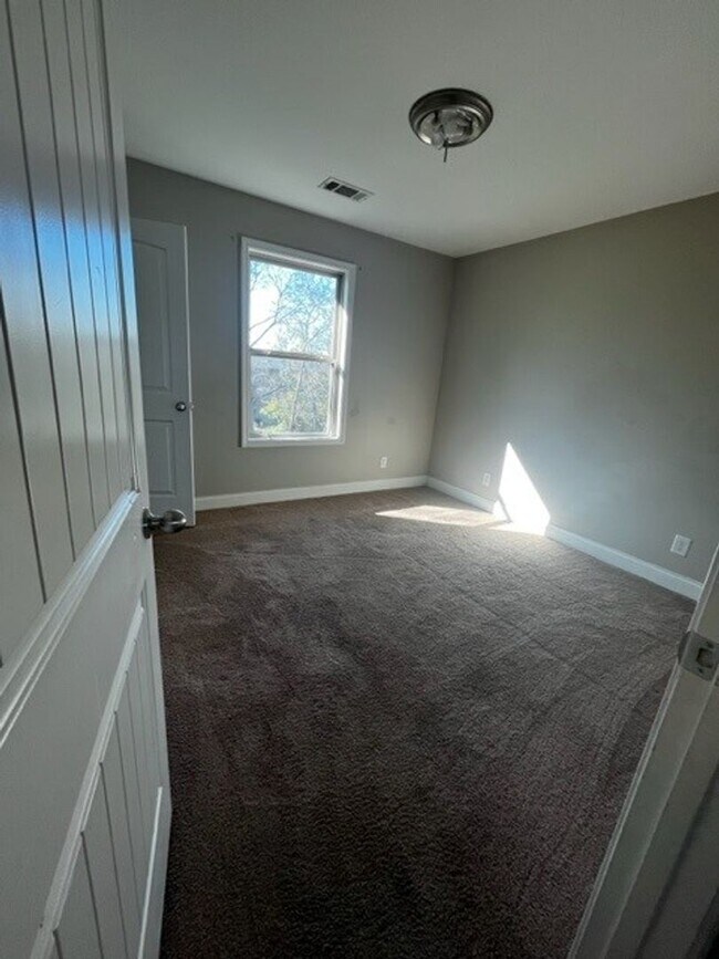 Building Photo - Affordable 2-Bedroom Townhome in the Heart of Lebanon, TN!