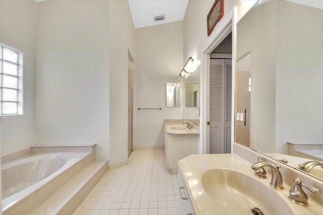 Building Photo - 20231 NW 10th St