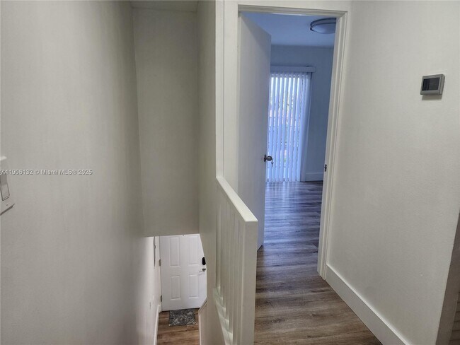 Building Photo - 2750 W 76th St