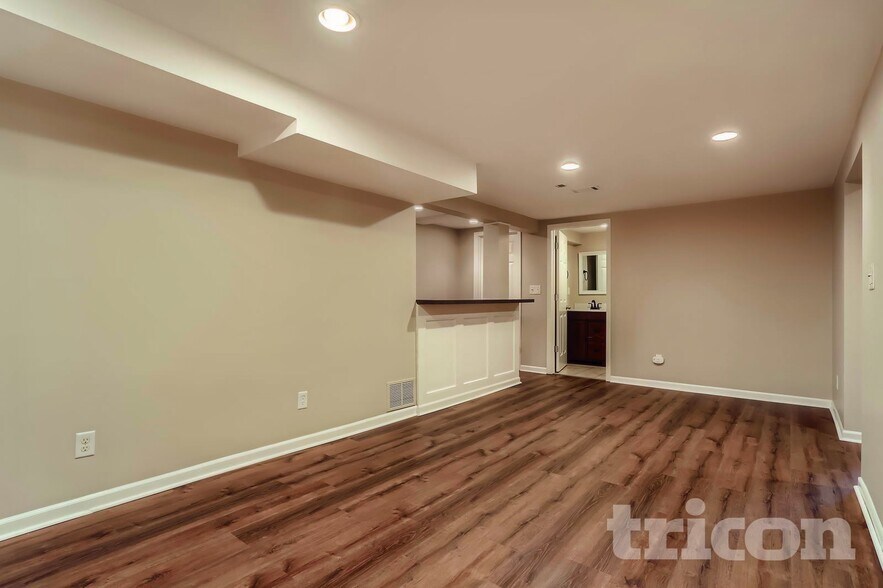 Building Photo - 2833 Louisiana Ave S