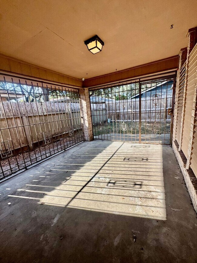 Building Photo - 5909 Golden Canyon Dr